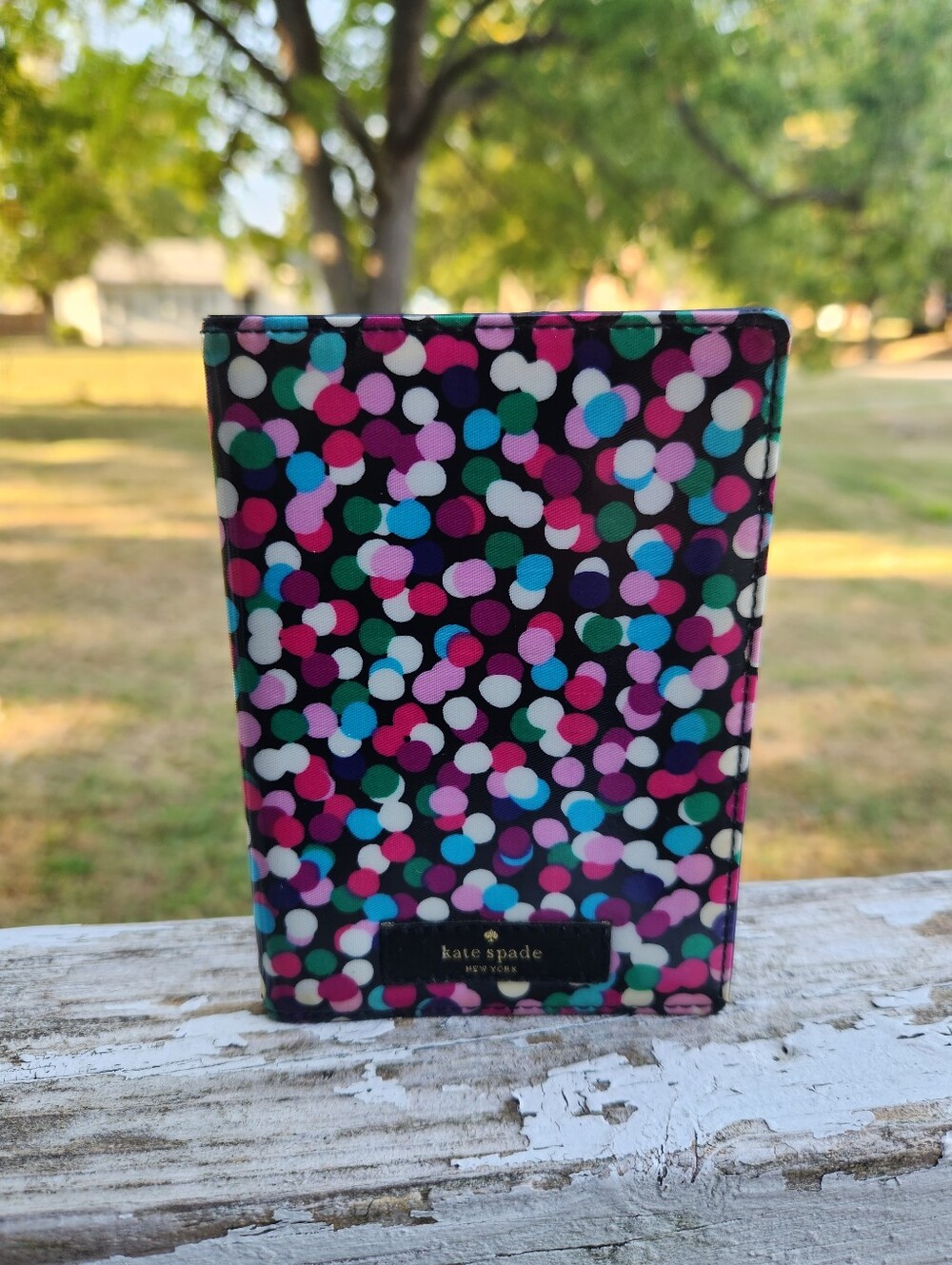 Kate Spade Passport  Holder Daycation  "Dance Party Dot" Euc